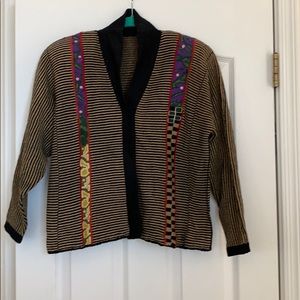 Cropped handmade sweater with color detailing